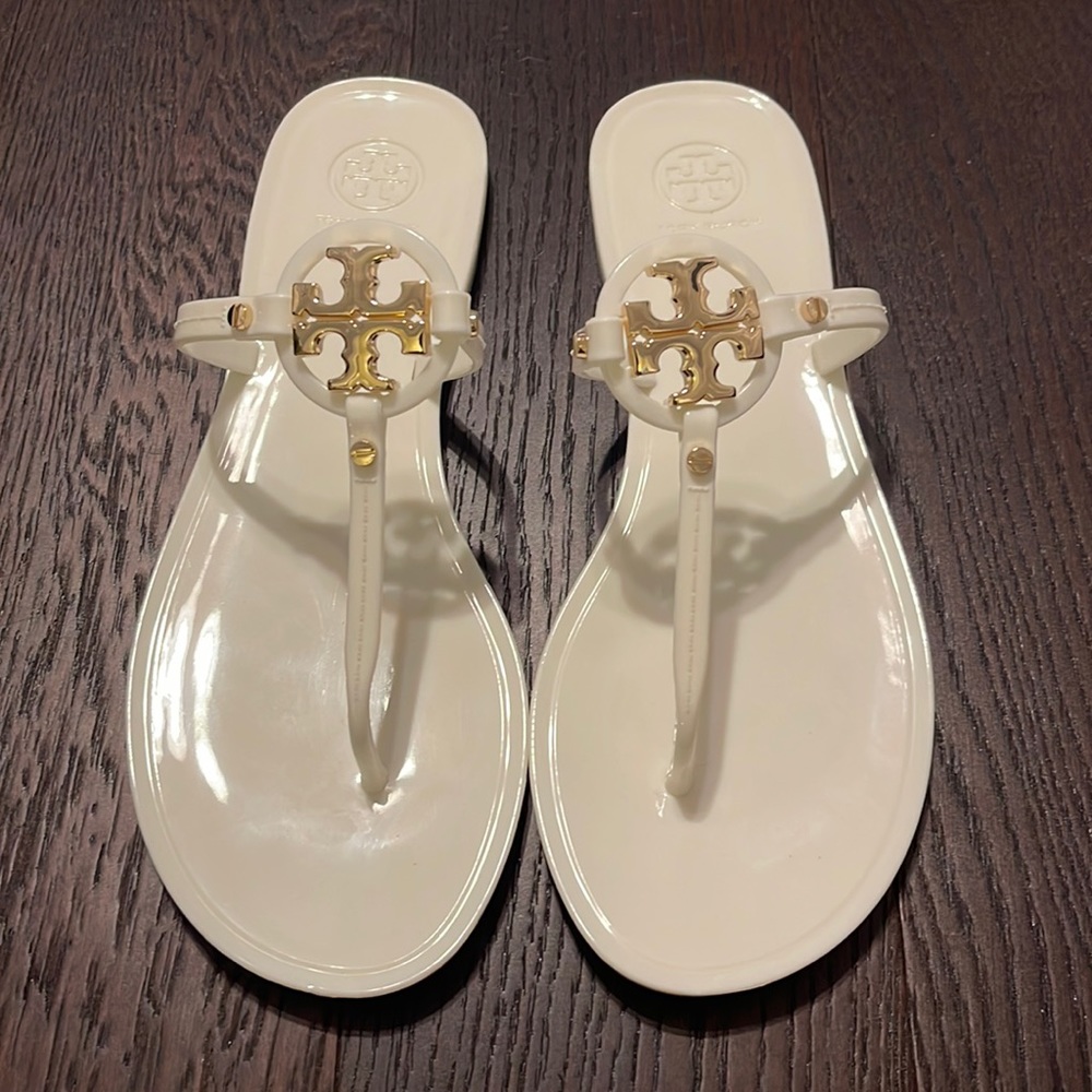 Tory Burch Mini Miller Flat Thong in Ivory
